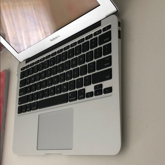 Macbook Air - Picture 6 of 7